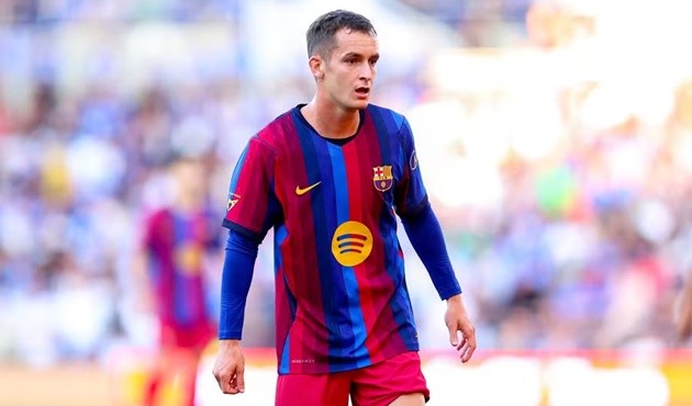 Barca muốn bán Casado trước khi TTCN đóng cửa. (Ảnh: Feargal Brennan/Profimedia)