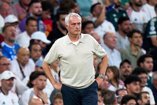Mourinho đang gánh trên vai sứ mệnh phục hưng Real. Ảnh: Angel Martinez/Getty Images.