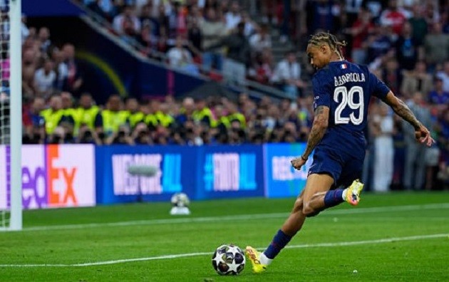 Barcola đam mê tựa game FIFA và manga. Ảnh: Glenn Gervot - Getty Images.