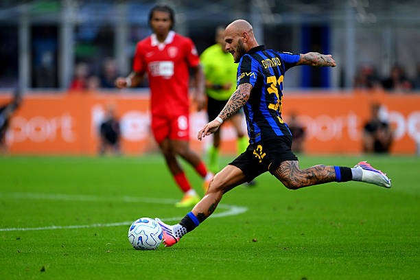 Inter lên kế hoạch trói chân Di Marco. Ảnh: Inter / Getty Images.