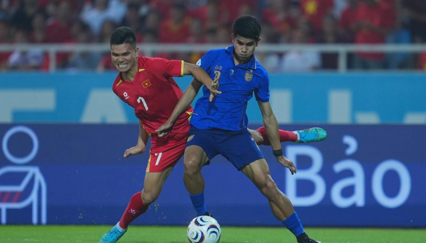 Việt Nam và Thái Lan sẽ đụng độ ngay tại vòng bảng FIFA ASEAN Cup. Ảnh: FAT.