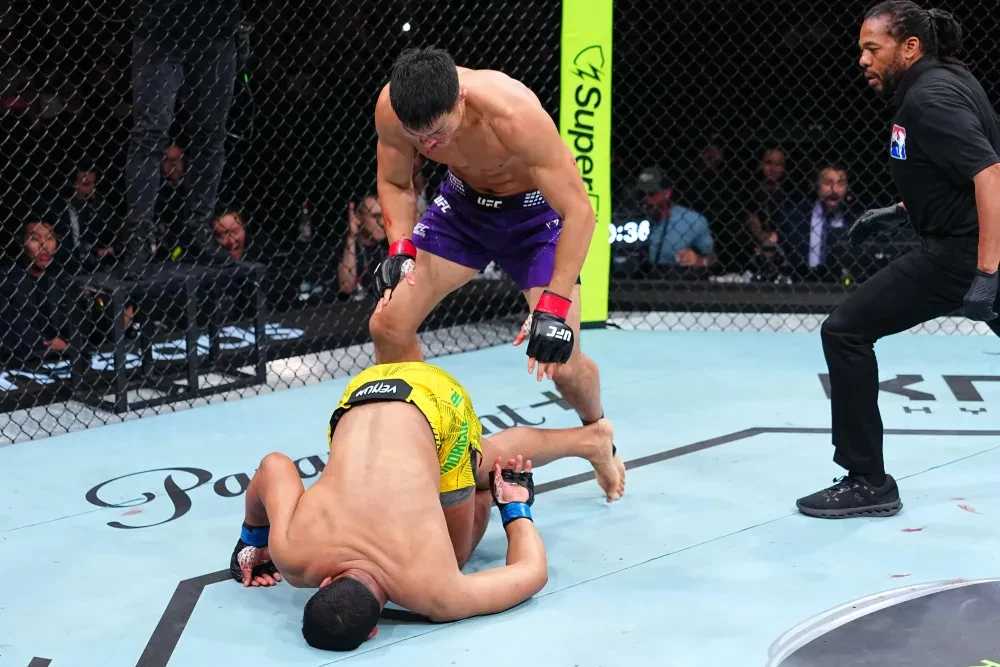 Liu Ce hạ gục Levi Rodrigues Jr. tại UFC Shanghai