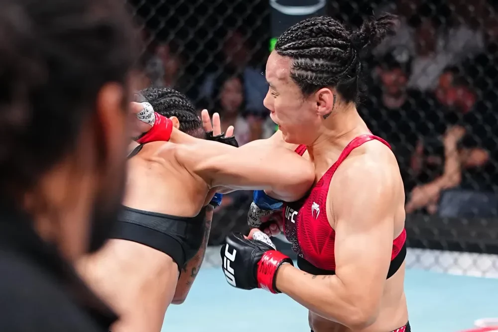 Denise Gomes hạ gục Yan Xiaonan