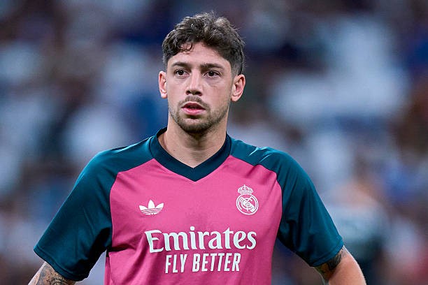 Jose Mourinho chọn xong vai trò cho Federico Valverde. Ảnh: Cesar Cebolla/Getty Images