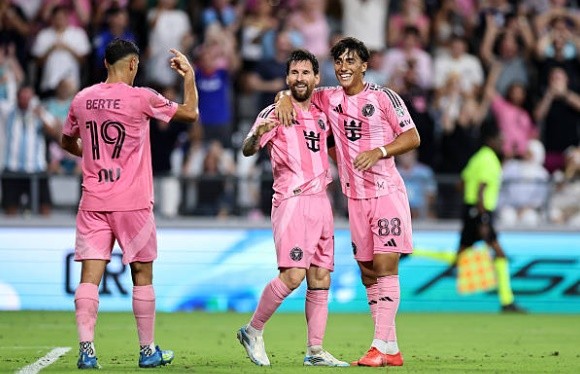 Inter Miami đè bẹp đối thủ với điểm nhấn là cú poker của Messi. Ảnh: Carmen Mandato/Getty Images.