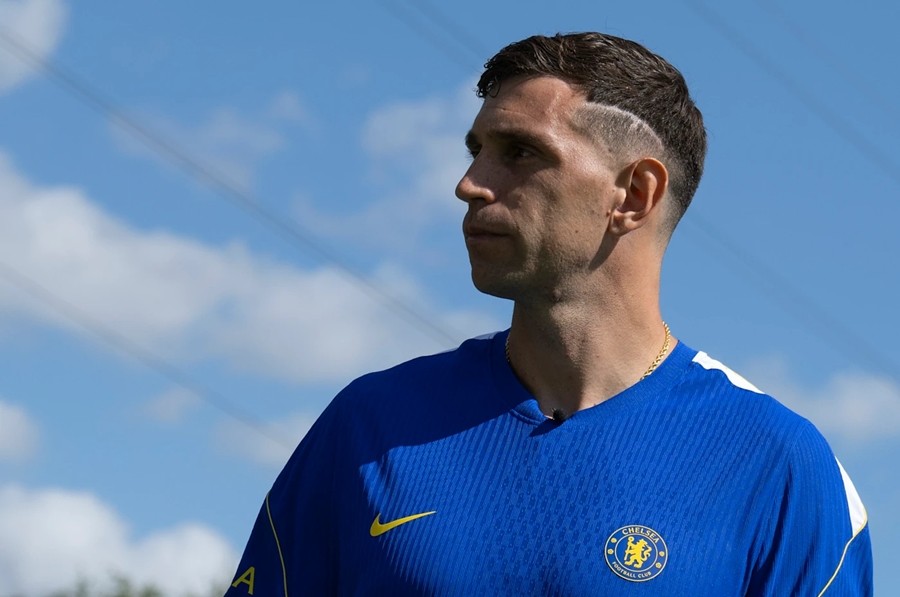 Emiliano Martinez chính thức cập bến Chelsea. Ảnh: Chelsea FC.