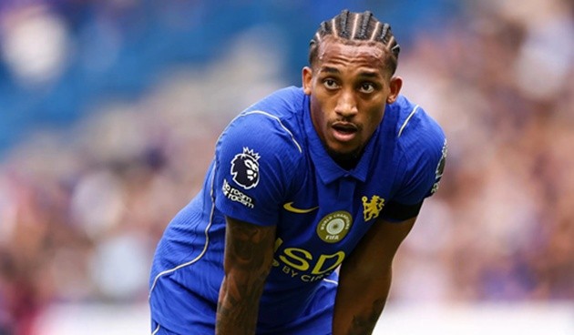 Joao Pedro xui xẻo phản lưới nhà. (Ảnh: Dan King/Getty Images)