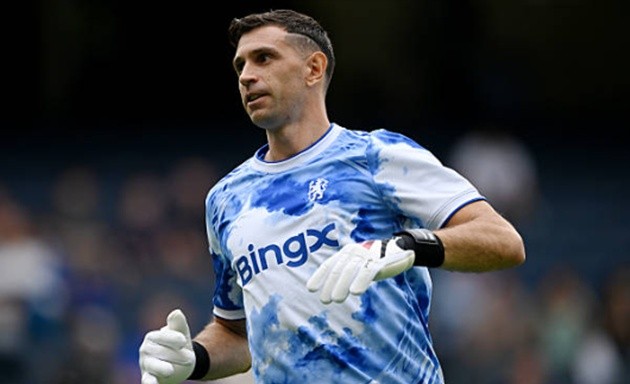 Emiliano Martinez (7.6 điểm): Tân binh người Argentina có hai pha cứu thua xuất sắc trước các cú dứt điểm của Yalcouye và Kostoulas trong hiệp một. Dù phải vào lưới nhặt bóng 3 lần, Martinez vẫn cho thấy khả năng làm chủ vòng cấm và sự tự tin cao độ khi đối mặt với áp lực từ Brighton.