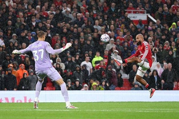 Bàn thắng tinh tế của Bryan Mbeumo. Ảnh: Getty Images