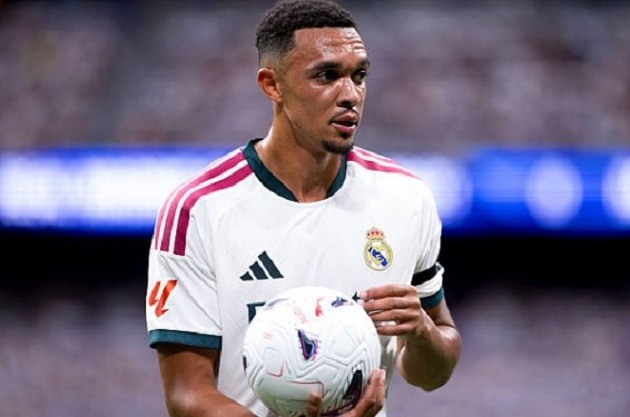 Alexander-Arnold (8.2): Sở hữu những đường chuyền dài đỉnh cao, kiến tạo hoàn hảo cho Mbappé và dẫn đầu toàn đội với 4 lần đánh chặn thành công.