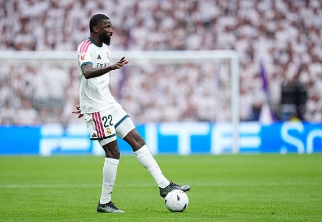 Rudiger (7.8): Thay thế Ibrahima Konaté một cách hoàn hảo, làm chủ hoàn toàn các tình huống không chiến và mang lại sự chắc chắn, tự tin nơi hàng thủ.