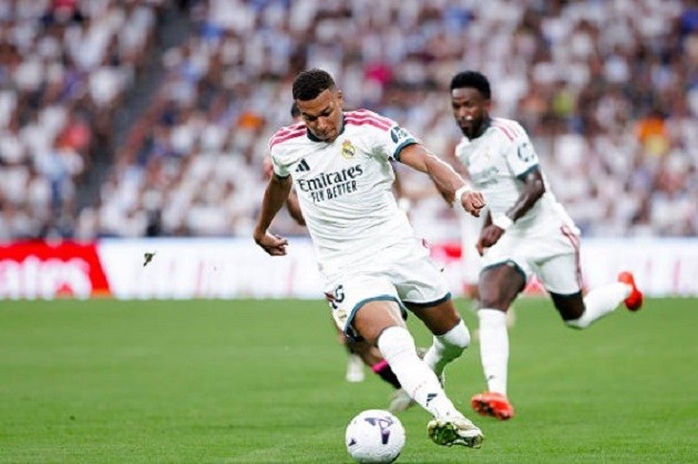 Mbappe (7.9): Khiến hàng thủ Malaga khổ sở nhờ tốc độ và khả năng rê bóng. Anh hiện thực hóa màn trình diễn ấn tượng bằng bàn thắng nâng tỷ số lên 3-0.