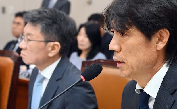 HLV Hong Myung-bo phải dự phiên điều trần sau thất bại ở World Cup. Ảnh: Chosun.