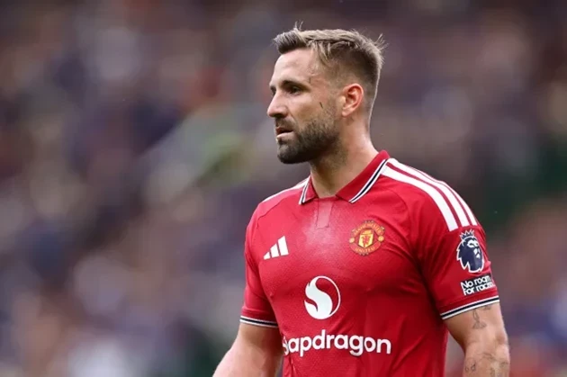 Luke Shaw thừa nhận thất vọng và tức giận với bản thân sau trận thắng Ipswich. Ảnh: Tom Olver/Getty