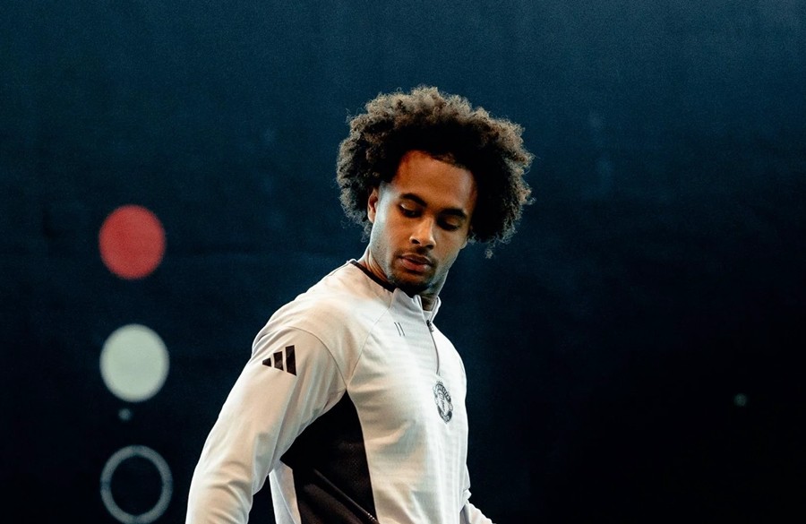 Joshua Zirkzee được cho đã từ chối chuyển đến Fiorentina. Ảnh: Manchester United FC.