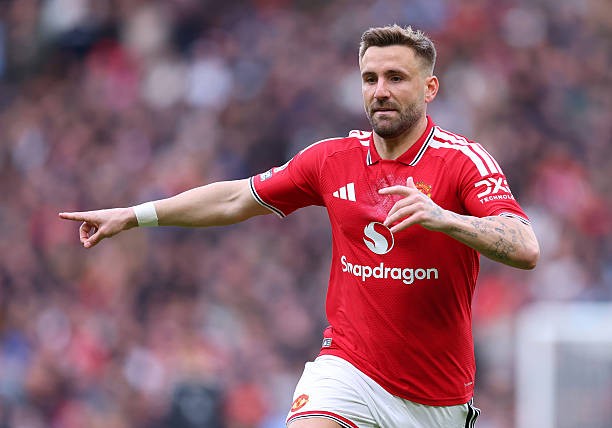 Fan MU thất vọng với màn thể hiện của Shaw. Ảnh: Molly Darlington/Getty Images.