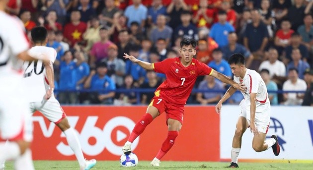 U20 Việt Nam không thể chống đỡ sức mạnh của U20 Triều Tiên. (Ảnh: VFF)