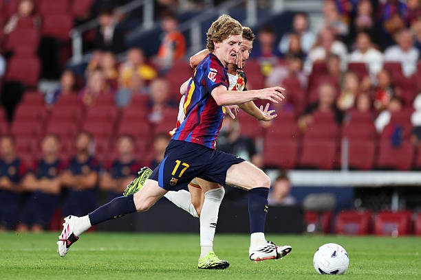  Gordon thích nghi nhanh chóng cùng Barca. Ảnh của David Ramirez/Soccrates/Getty Images.