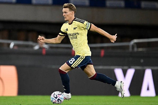 Martin Odegaard (7.2): Thi đấu khá trầm lắng, chưa tạo ra được nhiều đường chuyền đột biến để xé rách hàng thủ đối phương. Ảnh: Stuart MacFarlane/Arsenal FC via Getty Images.
