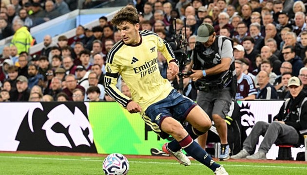 Tân binh Arsenal bị thay ra sớm. Ảnh: 