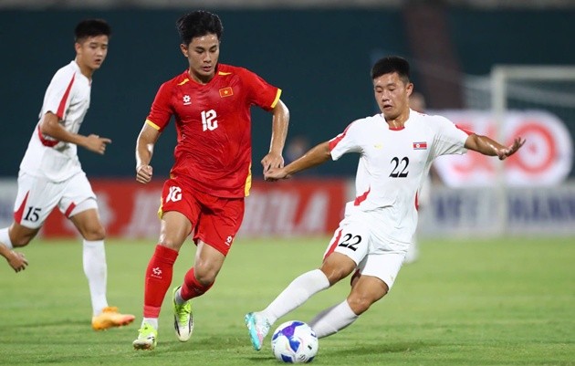 U20 Việt Nam không thể chống đỡ sức mạnh của U20 Triều Tiên. (Ảnh: VFF)