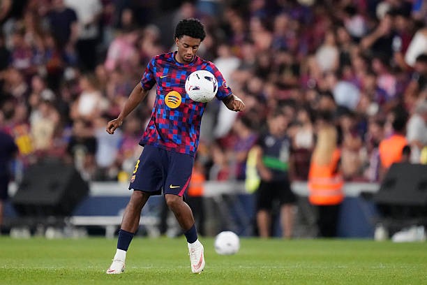 MU có lý do để nhắm đến Alejandro Balde. Ảnh của Jose Breton/Pics Action/NurPhoto via Getty Images.
