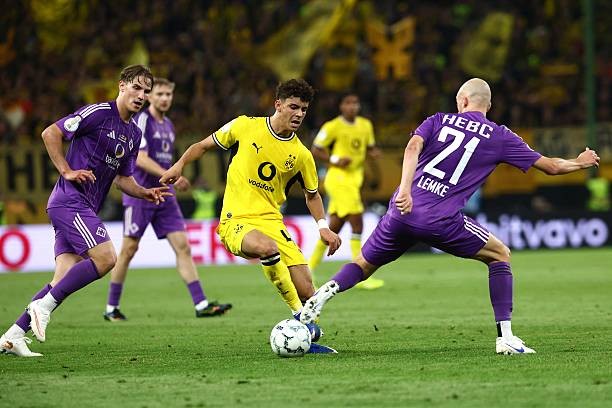 Borussia Dortmund thắng dễ HEBC Hamburg tại DFB Pokal. Ảnh:Christian Charisius/Getty Images