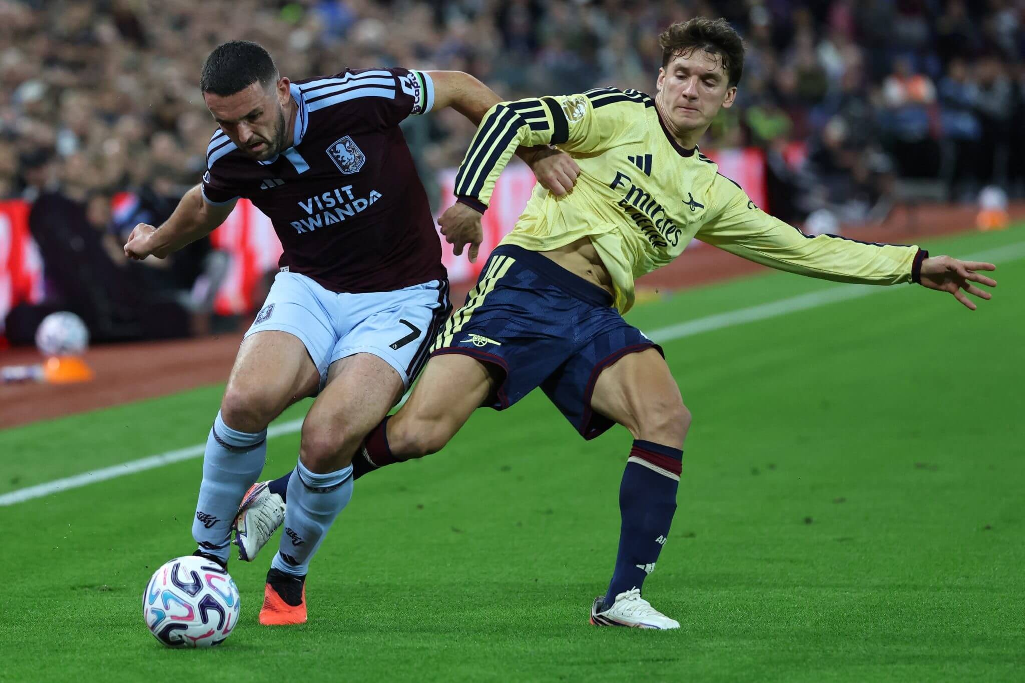 Christos Tzolis gặp nhiều khó khăn hơn tại Aston Villa. (Ảnh: Darren Staples/AFP via Getty Images)