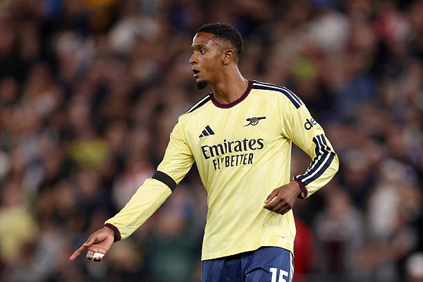 Ezri Konsa được Mikel Arteta khen ngợi trong ngày ra mắt Arsenal. Ảnh: Catherine Ivill/Getty Images