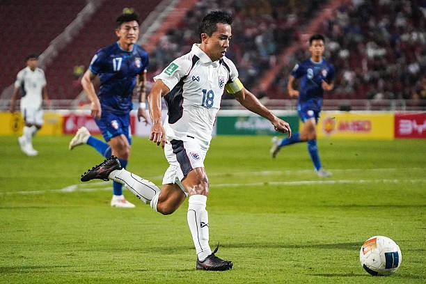 Chanathip hiện đang chơi bóng tại quê nhà. Ảnh: Anusak Laowilas/NurPhoto via Getty Images.