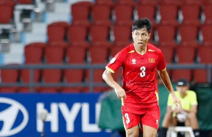 Văn Vĩ dính chấn thương. Ảnh: Fanpage CLB Nam Định.