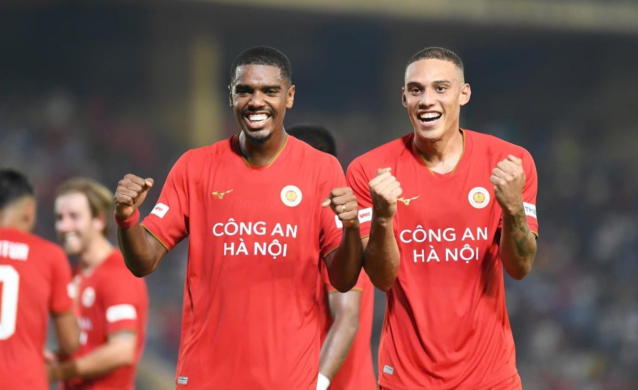 Các cầu thủ cần chuẩn bị cho nhiều luật mới tại V-League. Ảnh: VFF
