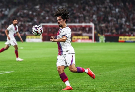 PSG rất cần nhãn quan của Vitinha để điều chỉnh nhịp độ và khoan phá hàng thủ đối phương. Ảnh:  Johnny Fidelin/Icon Sport via Getty Images.