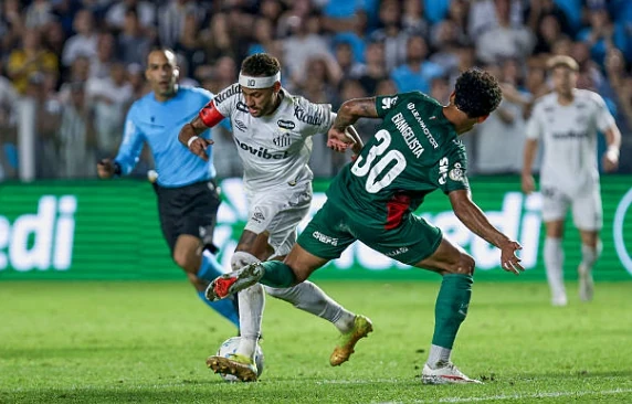 Neymar không thể cùng đồng đội tạo nên bất ngờ. Ảnh: Ricardo Moreira/Getty Images.