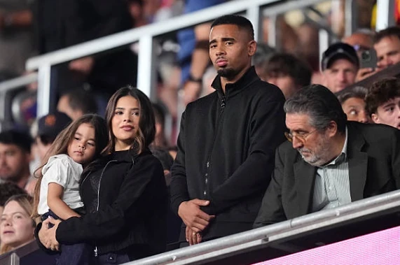 Jesus đã dự khán trận gặp Rayo Vallecano cuối tuần qua. Ảnh: Jose Breton/Pics Action/NurPhoto via Getty Images.