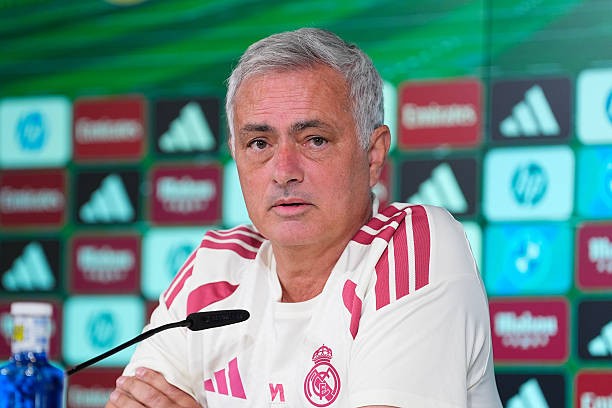 Mourinho muốn Real Madrid tìm thấy sự cân bằng. Ảnh: Dennis Agyeman/Europa Press via Getty Images.