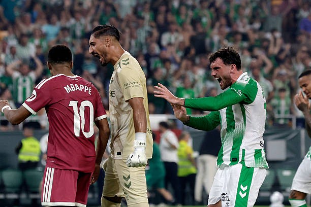 Mbappe và đồng đội có ngày thi đấu kém duyên. Ảnh của Eric Verhoeven/Soccrates/Getty Images.