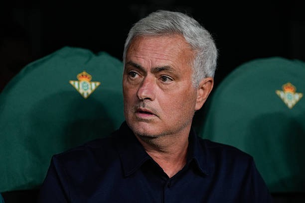 Jose Mourinho lên tiếng về các quyết định thay người trong trận thua Real Betis. Ảnh: Joaquin Corchero/Getty Images