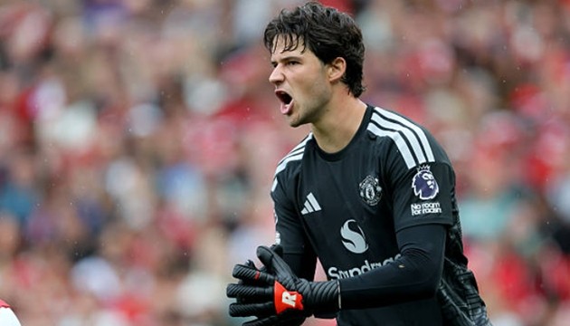 Senne Lammens chứng minh bản lĩnh khi trở lại Man United. Ảnh:
