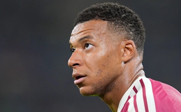 Mbappe gây thất vọng với cú đá penalty hỏng ăn. (Ảnh: Luis Lanaza/Europa Press)