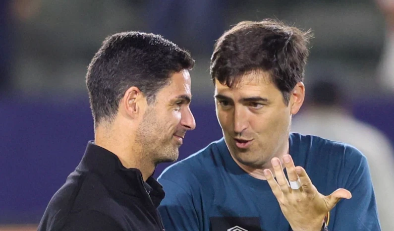 HLV Arteta và Andoni Iraola. Ảnh: AFC Bournemouth/Getty Images.