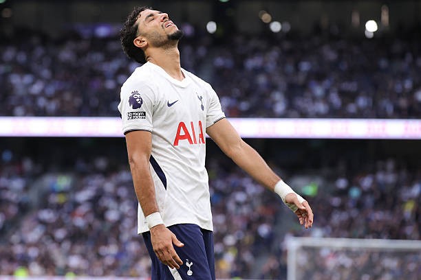 Omar Marmoush bỏ lỡ cơ hội mở tỷ số cho Tottenham dù đã có tình huống đối mặt với thủ môn Matz Sel. Ảnh: James Gill - Danehouse / Getty Images.