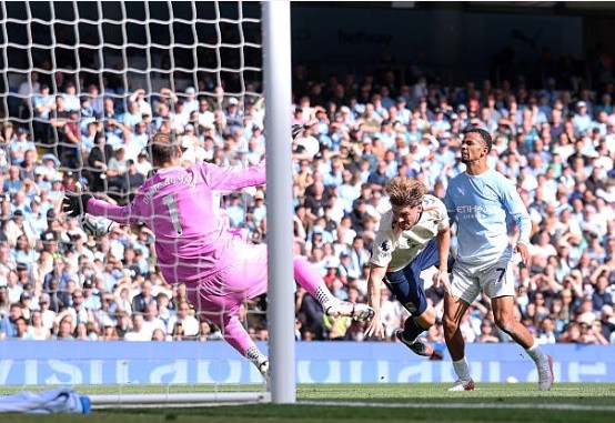 Donnarumma phải làm việc hết công suất ở quãng thời gian cuối trận. Ảnh: Carl Recine/Getty Images.