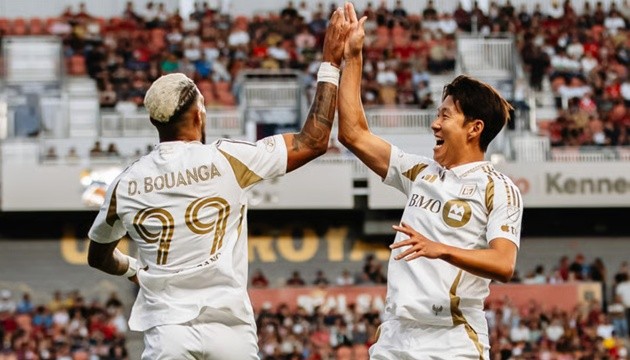 Son ăn mừng bàn thắng cùng đồng đội. (Ảnh: Trang chủ LAFC)