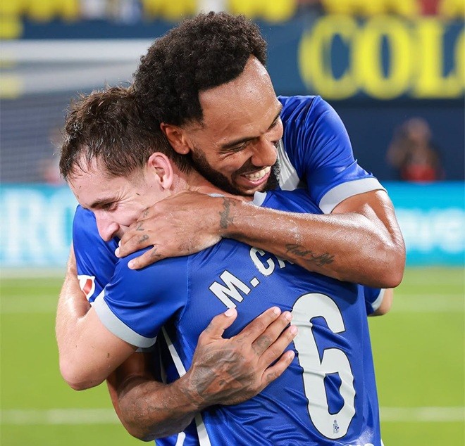  Aubameyang được yêu mến ở đội bóng mới thăng hạng. Ảnh: Coruna.