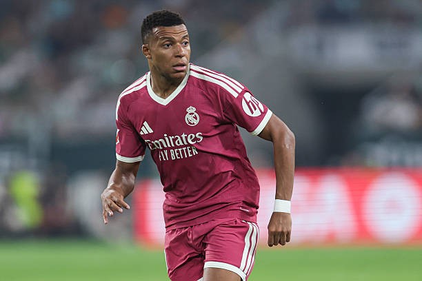 Kylian Mbappe dường như không phù hợp để đá cắm. Ảnh: Antonio Pozo/Getty Images