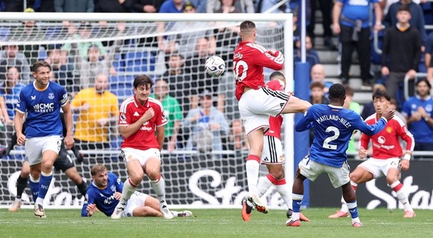 Man Utd bị cầm hòa bởi siêu phẩm của