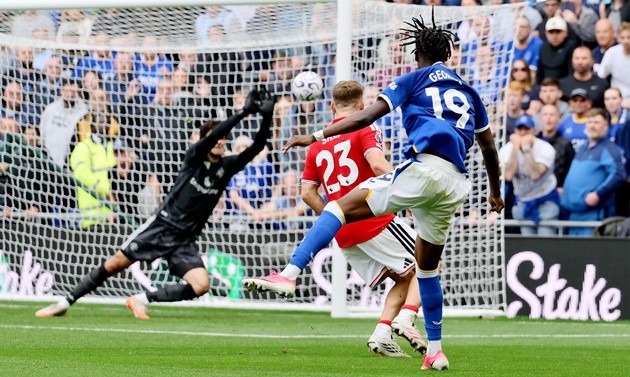 Lammens bị đánh bại ở góc gần. (Ảnh: Tony McArdle/Getty Images)