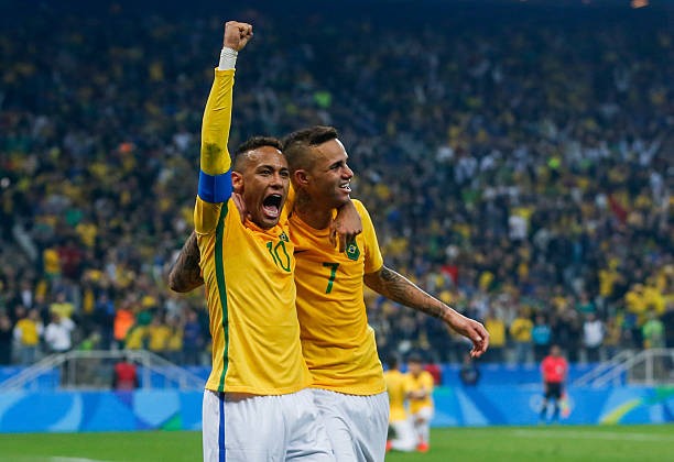 Neymar giải tỏa áp lực bằng khoảnh khắc định đoạt trận đấu. Ảnh: Alexandre Schneider/Getty Images.