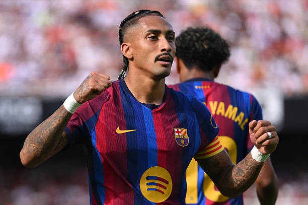 Raphinha đang tỏa sáng trong màu áo Barcelona. Ảnh: David Ramos/Getty Images